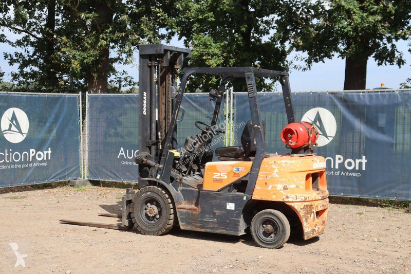 Навантажувач вилковий Doosan G25G
