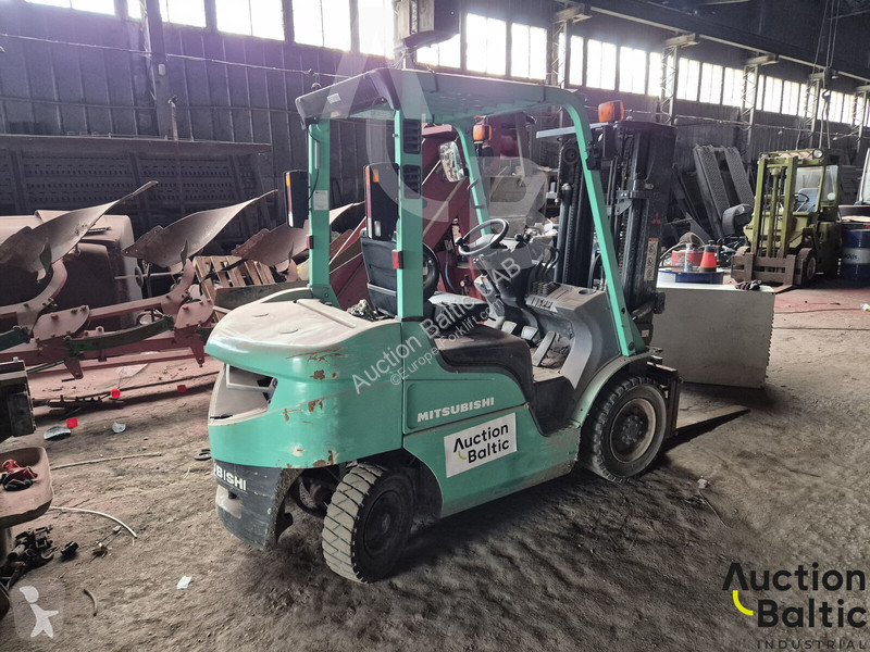Empilhador elevador Mitsubishi YDM-KF18D