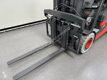 Linde electric forklift
