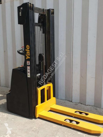 Empilhador elevador Yale