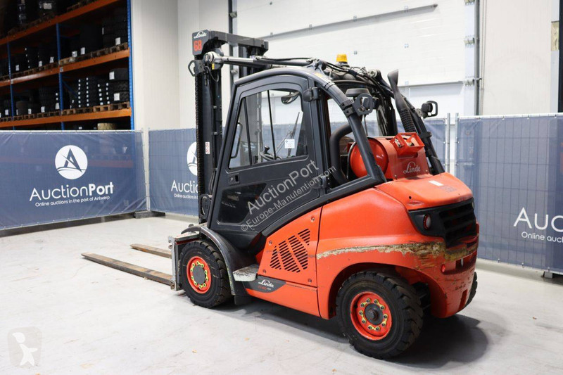 Chariot élévateur Linde T-02