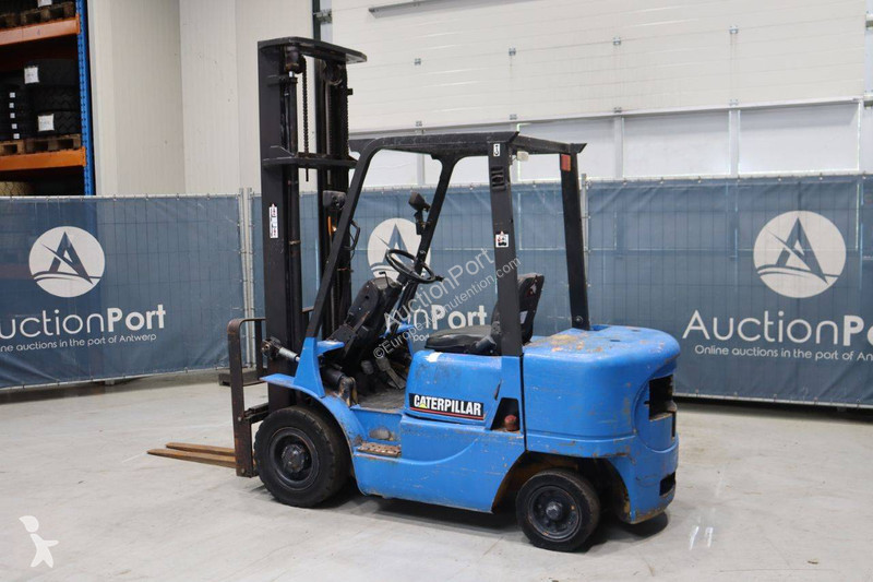 Teleskopický manipulátor Caterpillar DP25K