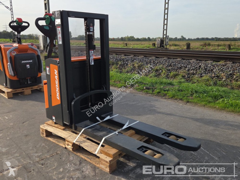 Empilhador elevador Doosan BDL13S-7
