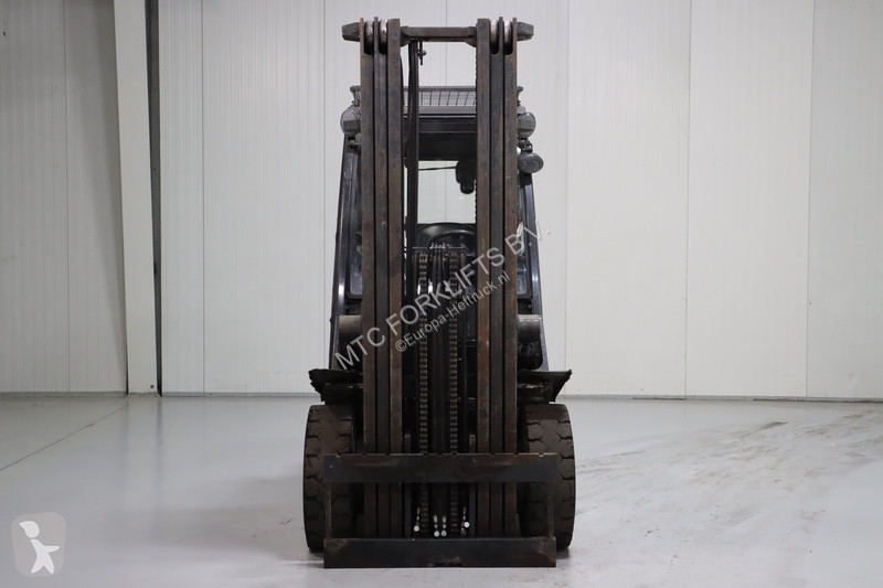 Chariot élévateur Nissan UGD02A30PQ