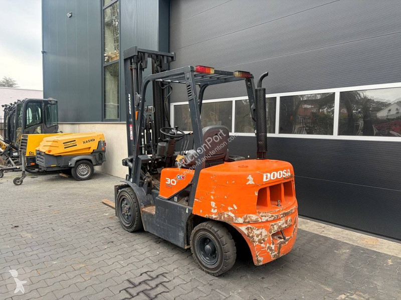 Chariot élévateur Doosan B30G