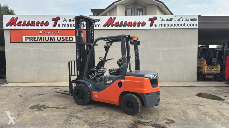 رافعة شوكية Toyota 52-8FDF30