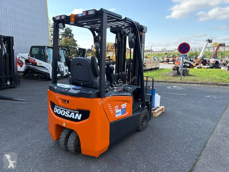Кар Doosan