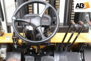 /25/3/7771338-chariot_elevateur-caterpillar_th.jpg