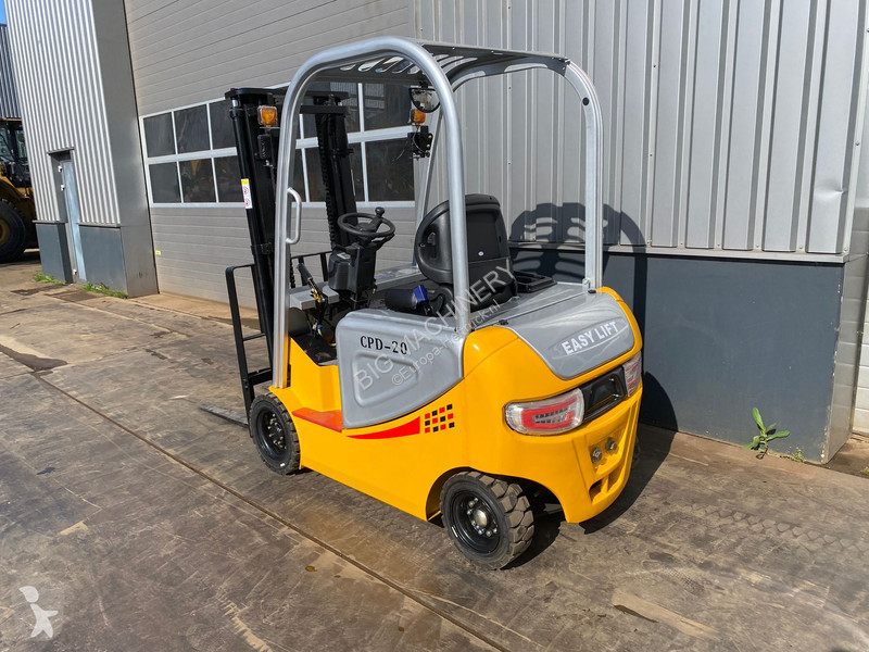 CPD 20 Forklift - 2.000 kg loading cap....