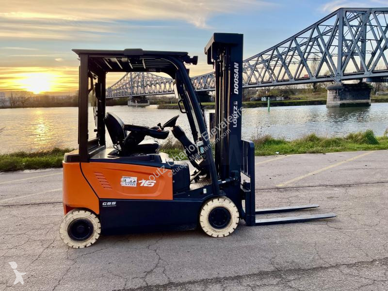 Teleskopický manipulátor Doosan B16X-7