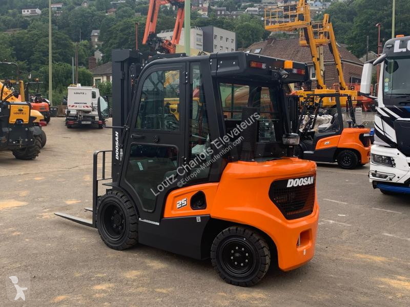 Автопогрузчик Doosan D25NXS