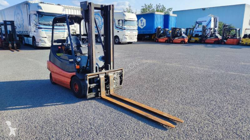 Chariot élévateur Fenwick-Linde E30-02