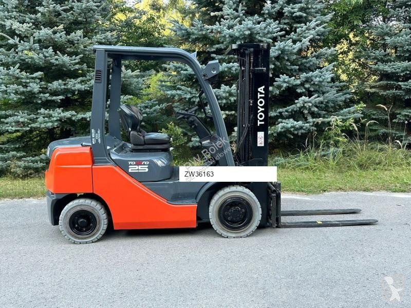 Teleskopický manipulátor Toyota 02-8FDF25
