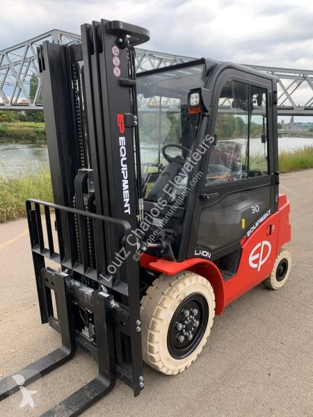 Chariot élévateur EFL303