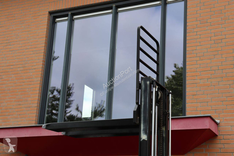 Teleskopický manipulátor BT SWE140L