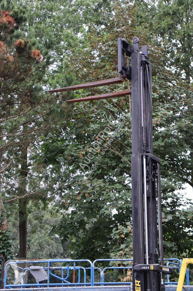 Hyster E3.00XM-847 Forklift