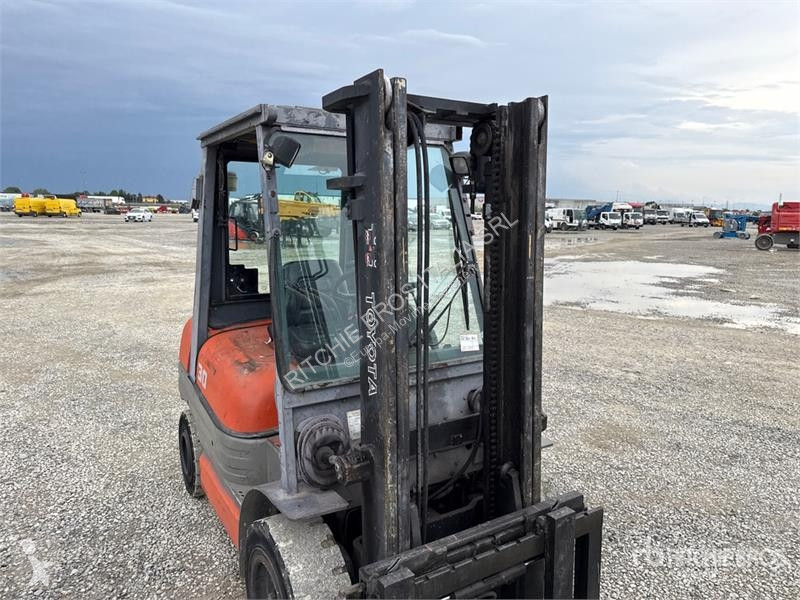 Emelőtargonca Toyota 02-6FDF30 2900 kg Forklift