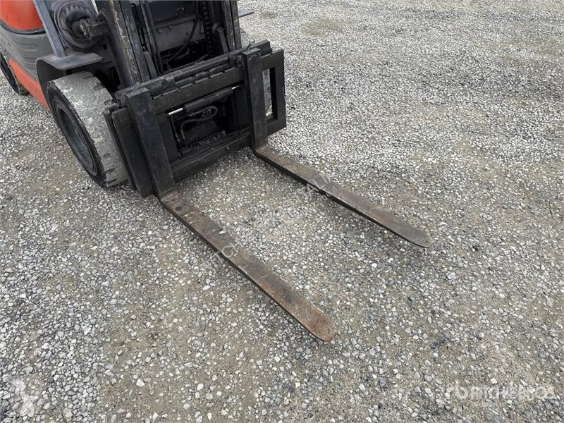 Emelőtargonca Toyota 02-6FDF30 2900 kg Forklift