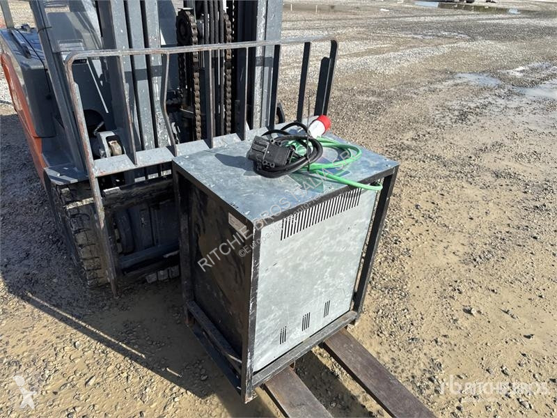 可升降式叉车  Eurocosmec CPD25F8 2500 kg Electric...