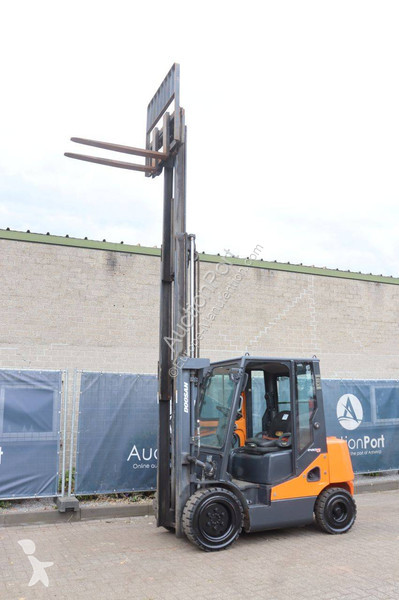 Teleskopický manipulátor Doosan D30S-5