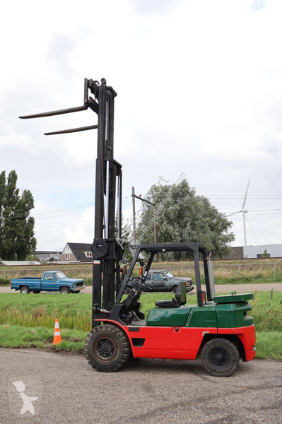Навантажувач вилковий Caterpillar DP40