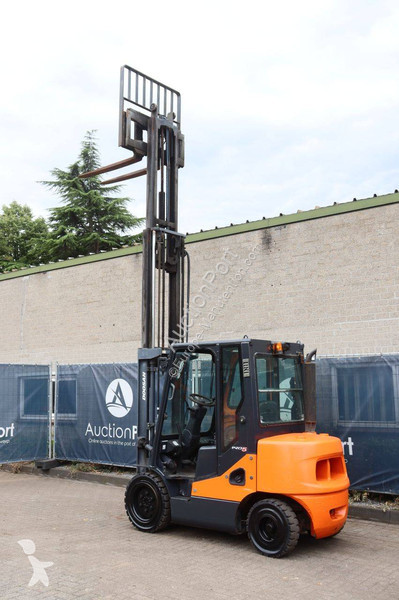 Teleskopický manipulátor Doosan D30S-5