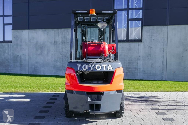 رافعة شوكية Toyota 02-8FGF30