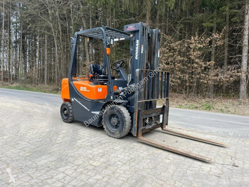رافعة شوكية Doosan D 25 GP