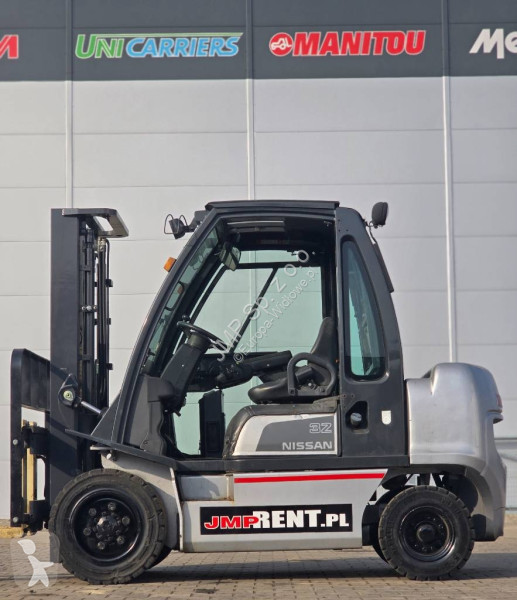 Teleskopický manipulátor Nissan FGD02 A 32 Q