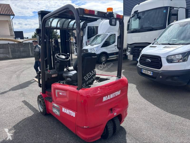 Teleskopický manipulátor Manitou ME320