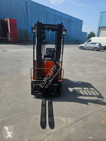 Teleskopický manipulátor Noblelift FE3R12E