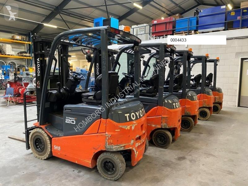 Teleskopický manipulátor Toyota 2 ton Traigo 20...