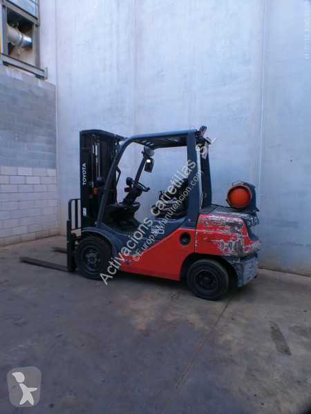 Carretilla elevadora Toyota 02-8FGF30 MATRICULADA
