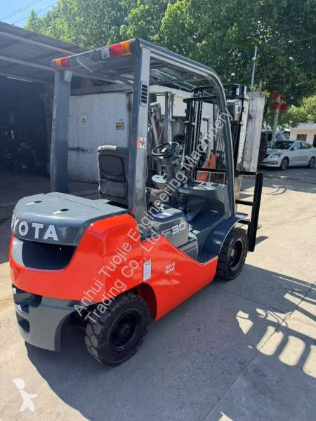 رافعة شوكية Toyota 3-Ton