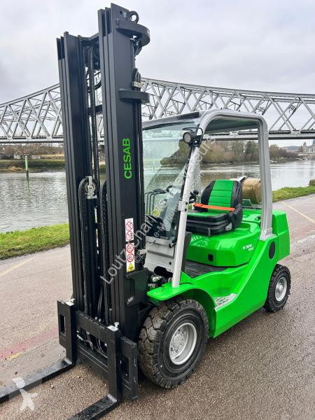 رافعة شوكية Cesab  M320GV