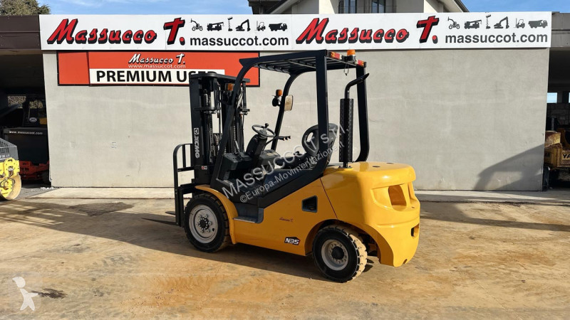 رافعة شوكية XCMG FD35T
