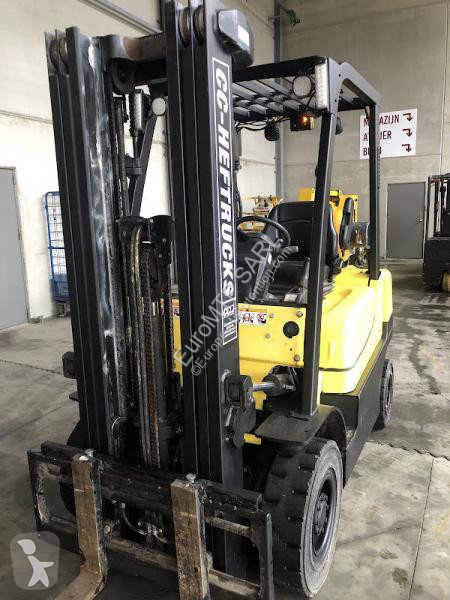 رافعة شوكية Hyster