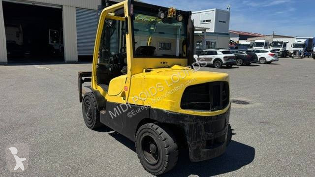 رافعة شوكية Hyster