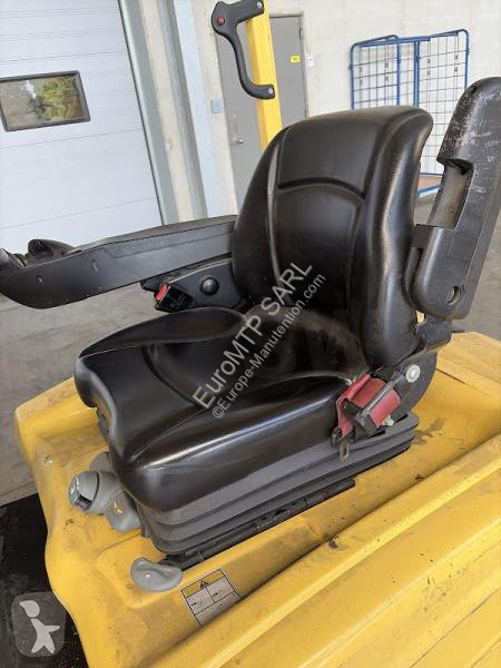 رافعة شوكية Hyster