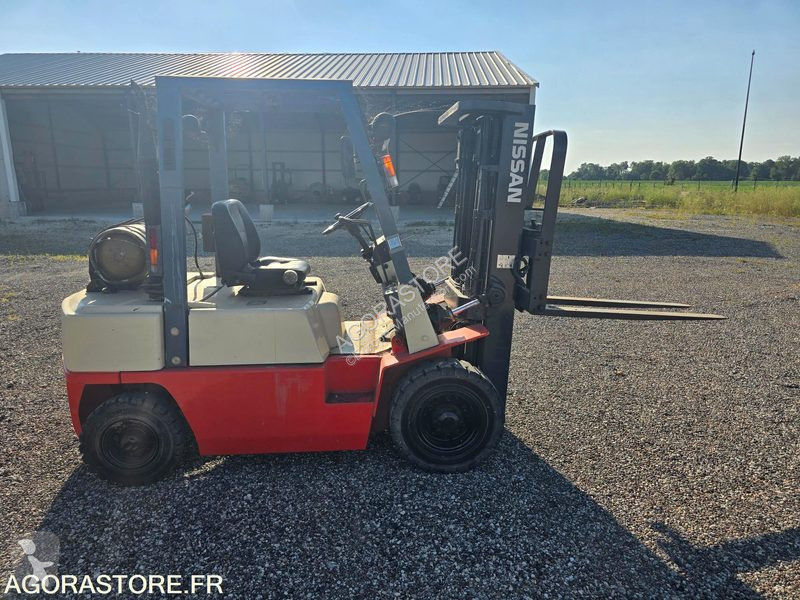 Carretilla elevadora Nissan UJO2A25U