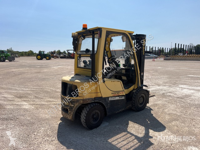رافعة شوكية Hyster