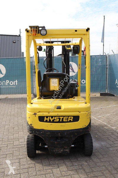 رافعة شوكية Hyster