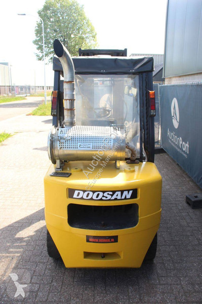 Chariot élévateur Doosan D33S-3