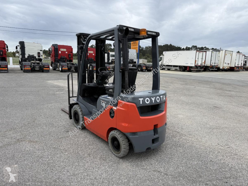 Chariot élévateur Toyota  8 FDF 18