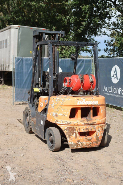 Навантажувач вилковий Doosan G25G