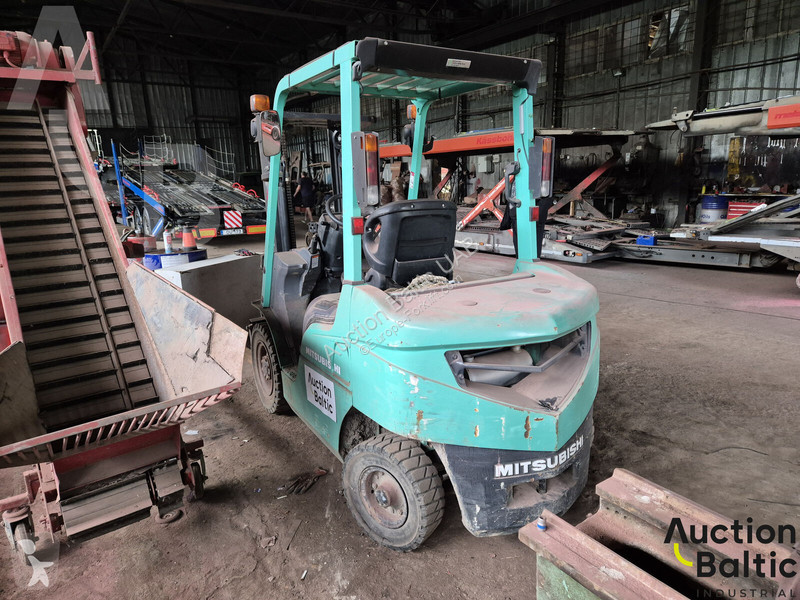Empilhador elevador Mitsubishi YDM-KF18D