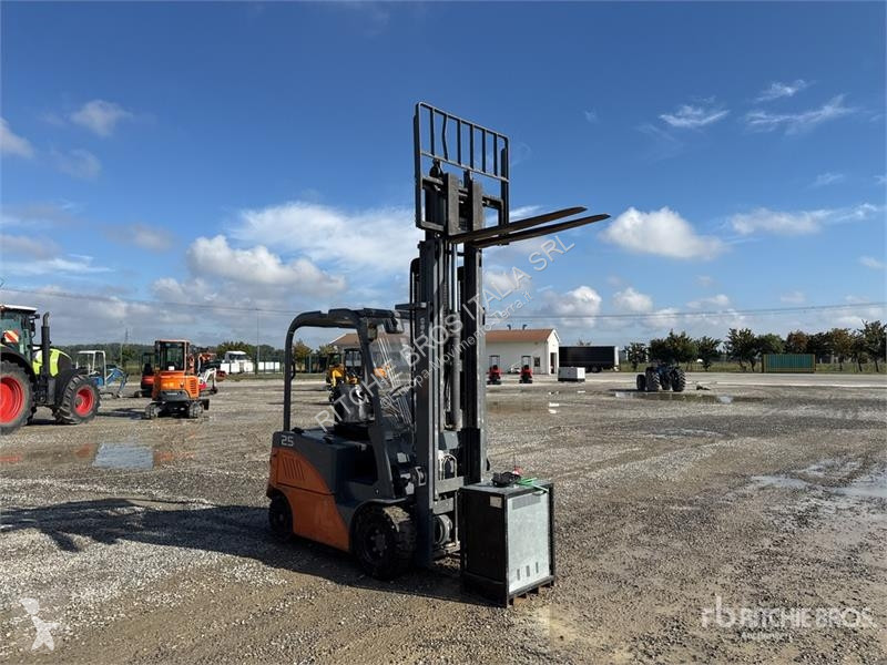 可升降式叉车  Eurocosmec CPD25F8 2500 kg Electric...