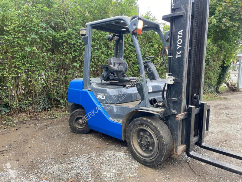 Chariot élévateur Toyota 06-8FD30F 30 HST