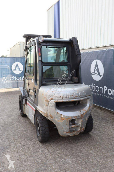 Nissan 30 Forklift