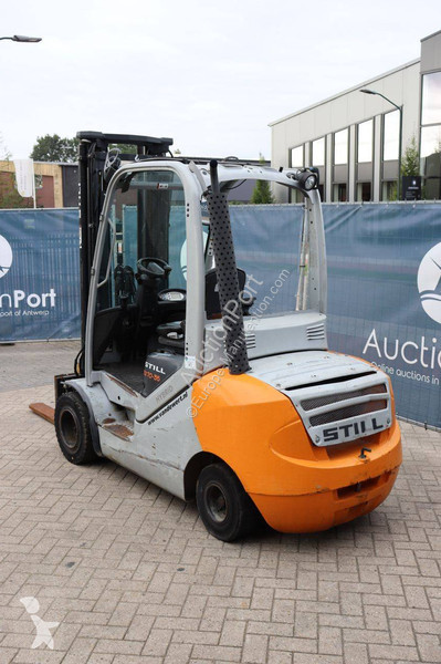 Chariot élévateur Still